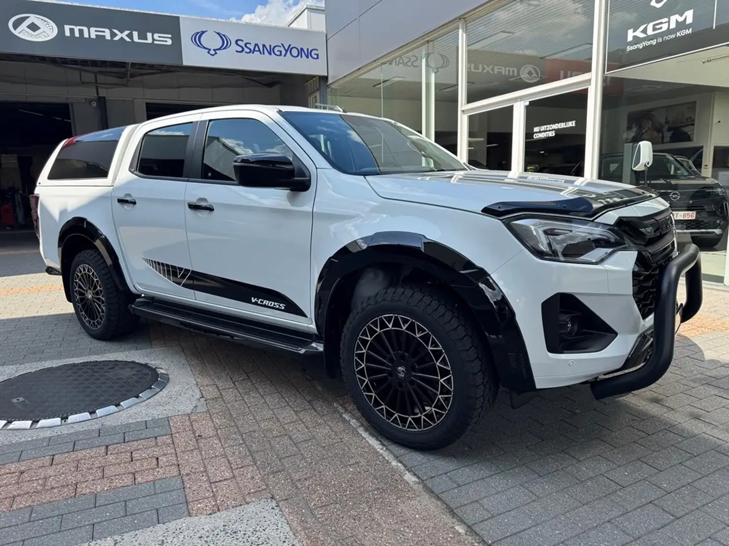 Isuzu D-Max V-Cross Blackpack Blanco - 1