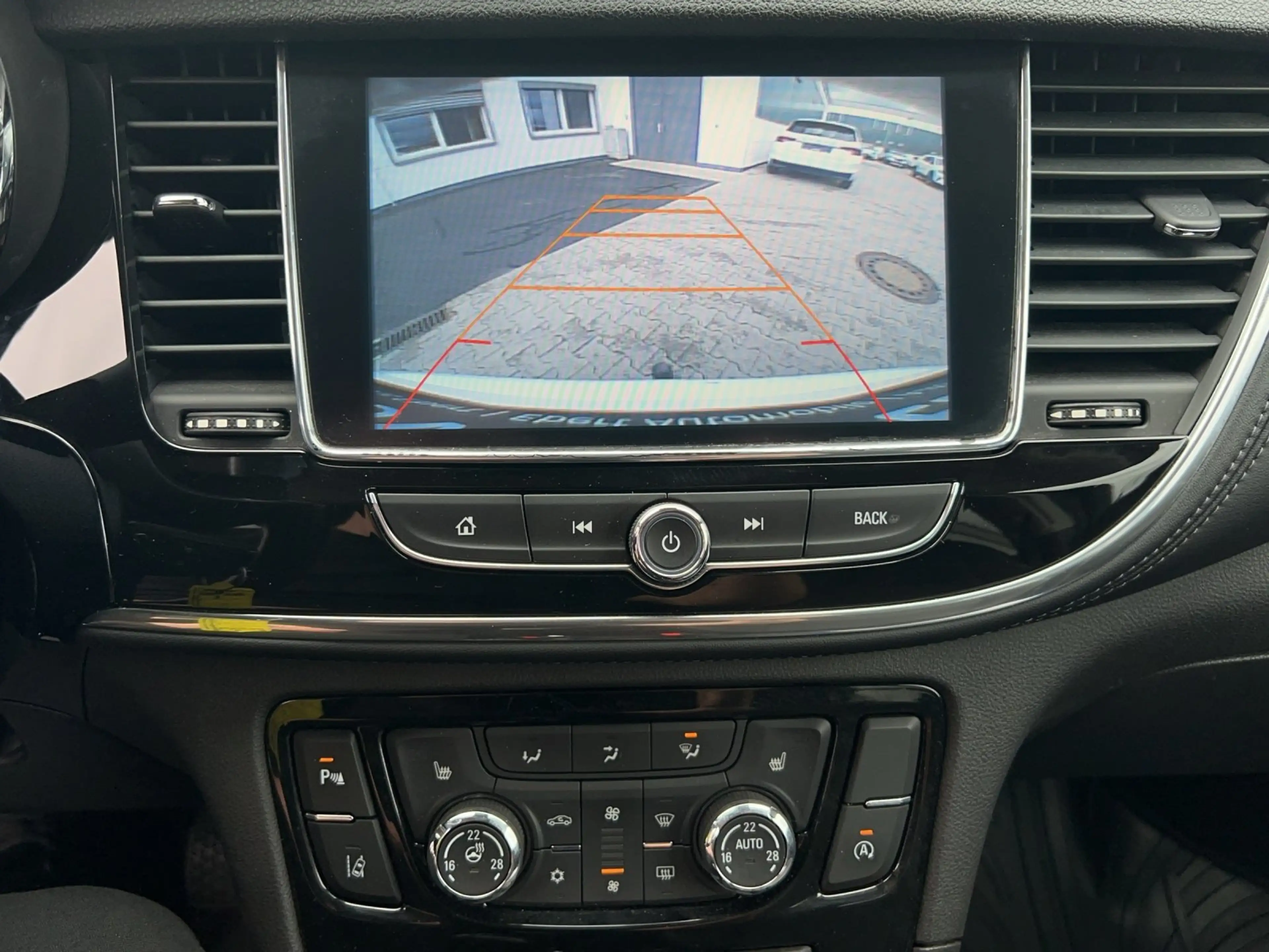 Opel Mokka X 1.4 Turbo Color Innovation/AHK/PDC/ — photo 15