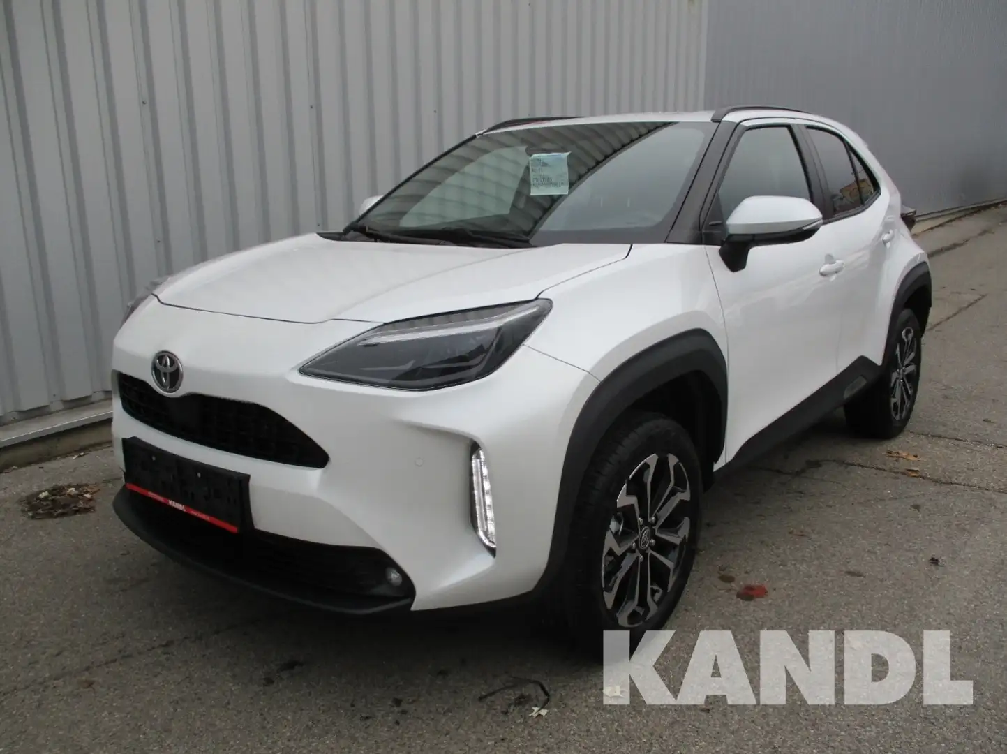 Toyota Yaris Cross 1.5 VVT-i Hybrid Safety Paket Weiß - 1