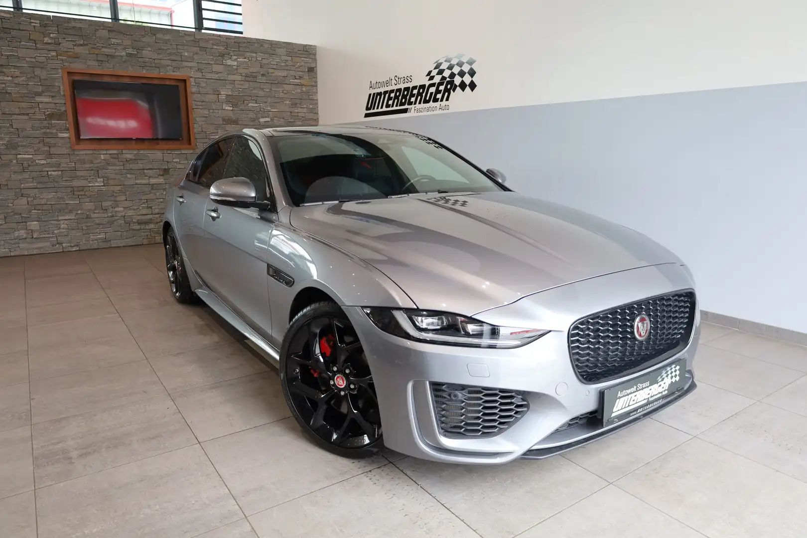 Jaguar XE XE P300 AWD 300 Sport Gris - 2