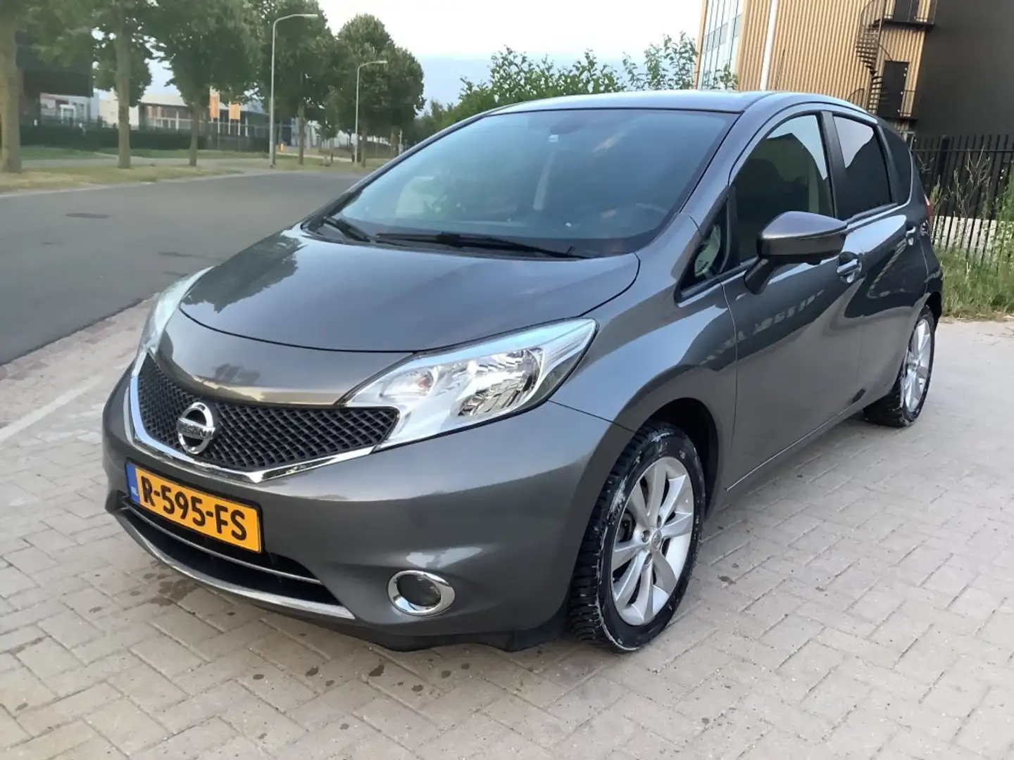 Nissan Note 1.2 DIG-S TEKNA Grijs - 1