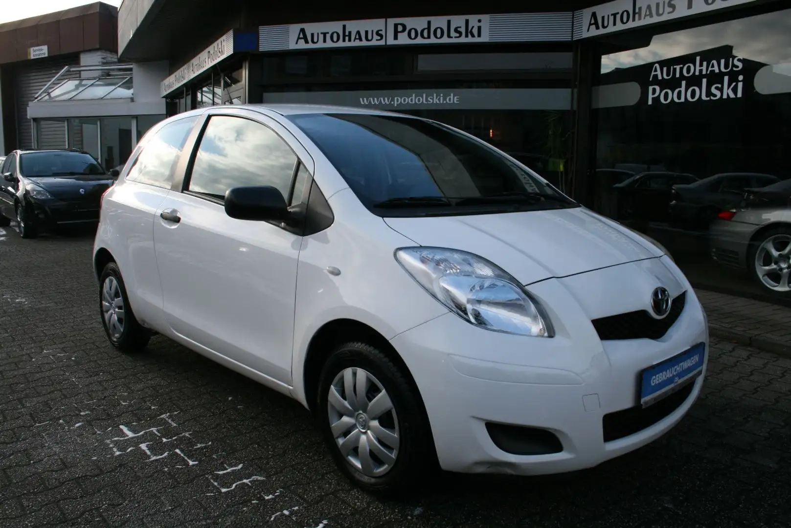 Toyota Yaris Basis Weiß - 1