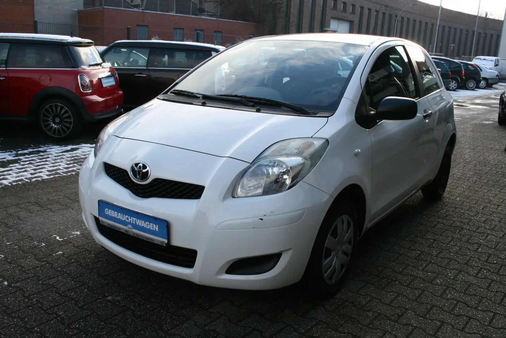 Toyota Yaris Basis Weiß - 2