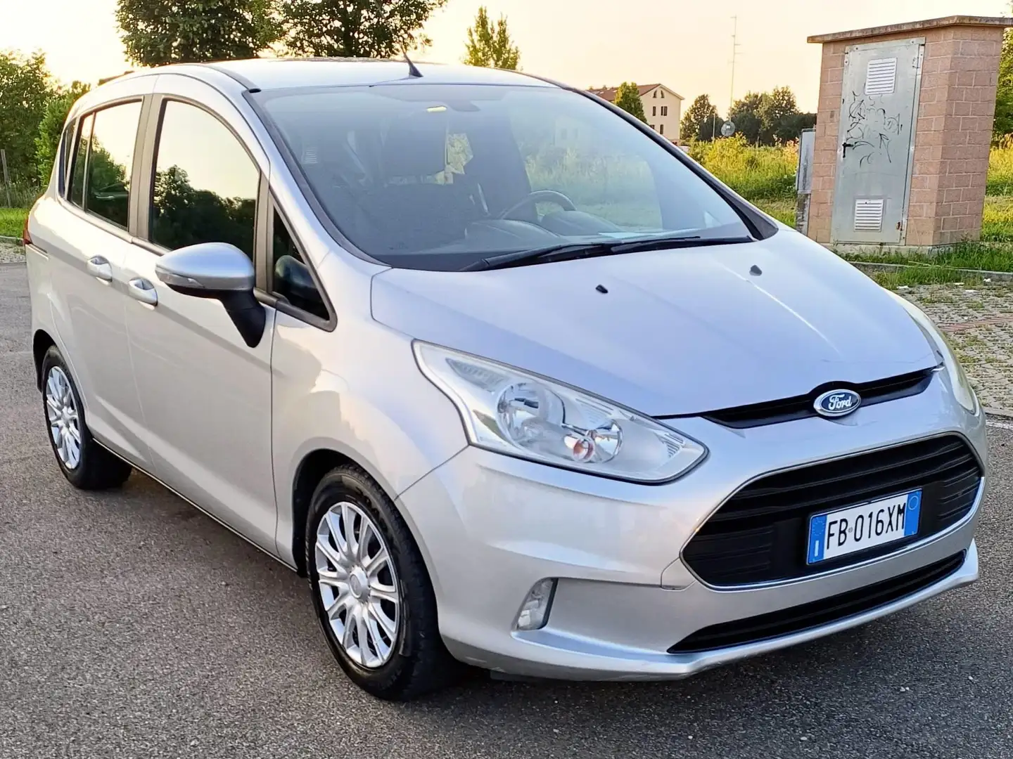 Ford B-Max B-Max 1.5 tdci Titanium 75cv E6 Silber - 1