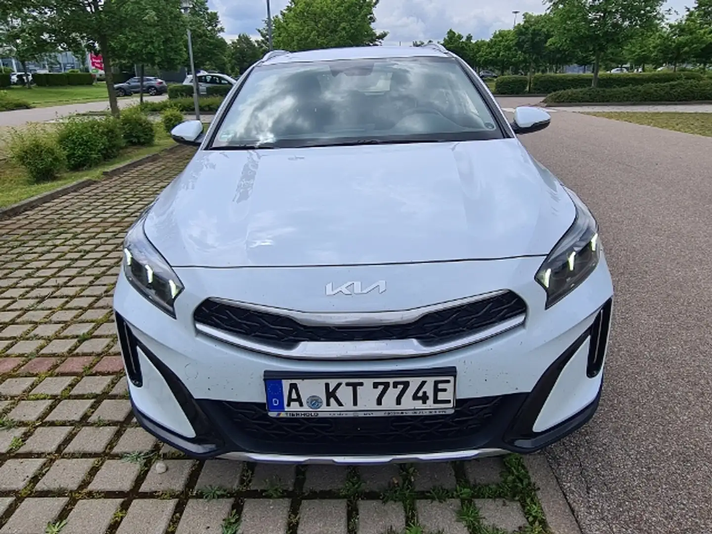 Kia XCeed Vision Plug-in Hybrid Weiß - 2