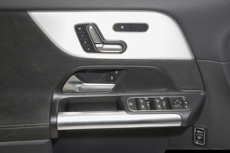 Mercedes-Benz GLA 220 GLA 220 4M AMG Line Night/AHK/Totw./Pano/360° LED — photo 14