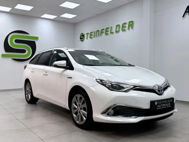 Toyota Auris Hybrid Executive / RKAM