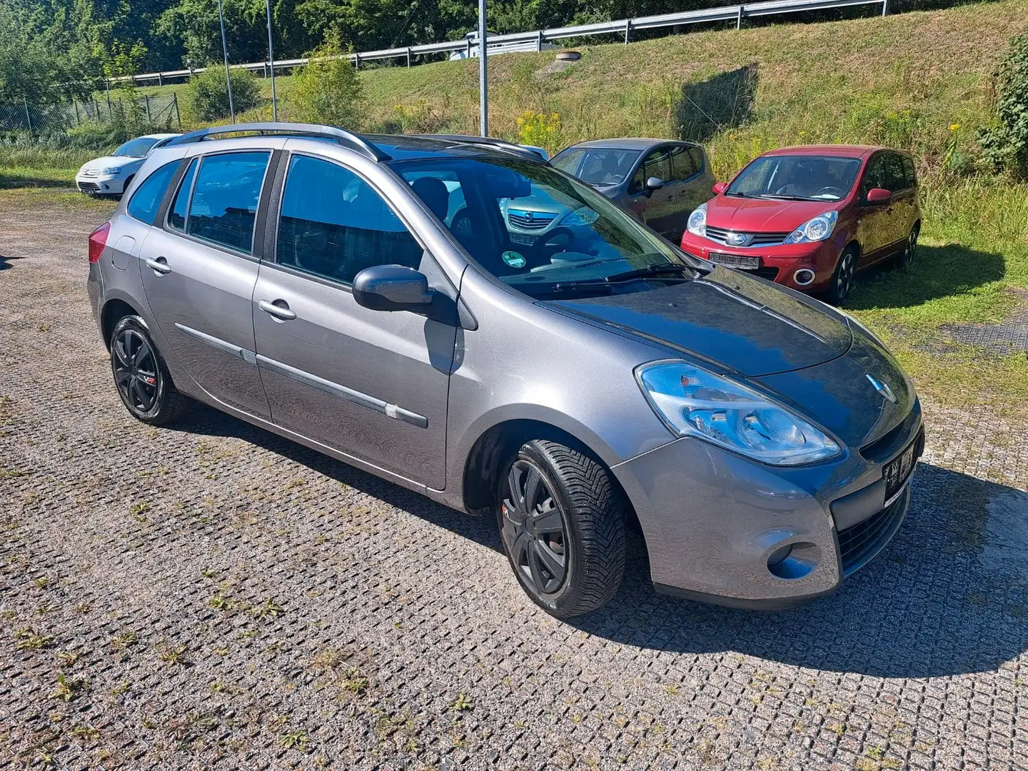 Renault Clio Grandtour Expression AHK Grau - 1
