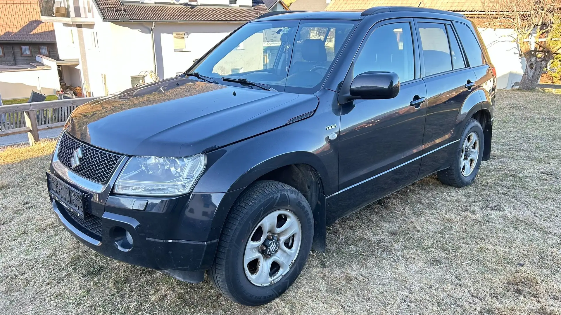 Suzuki Grand Vitara Grand Vitara 1,9 DDiS L4   L4 Schwarz - 1