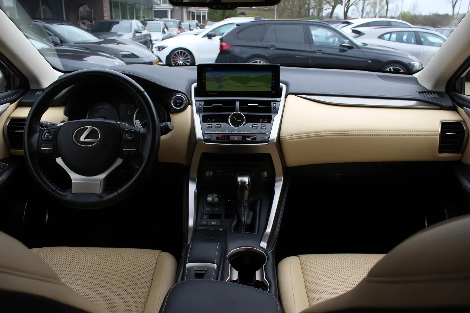 Lexus NX 300h AWD Luxury Line / Trekhaak / Camera / Leder / Keyl Gris - 2