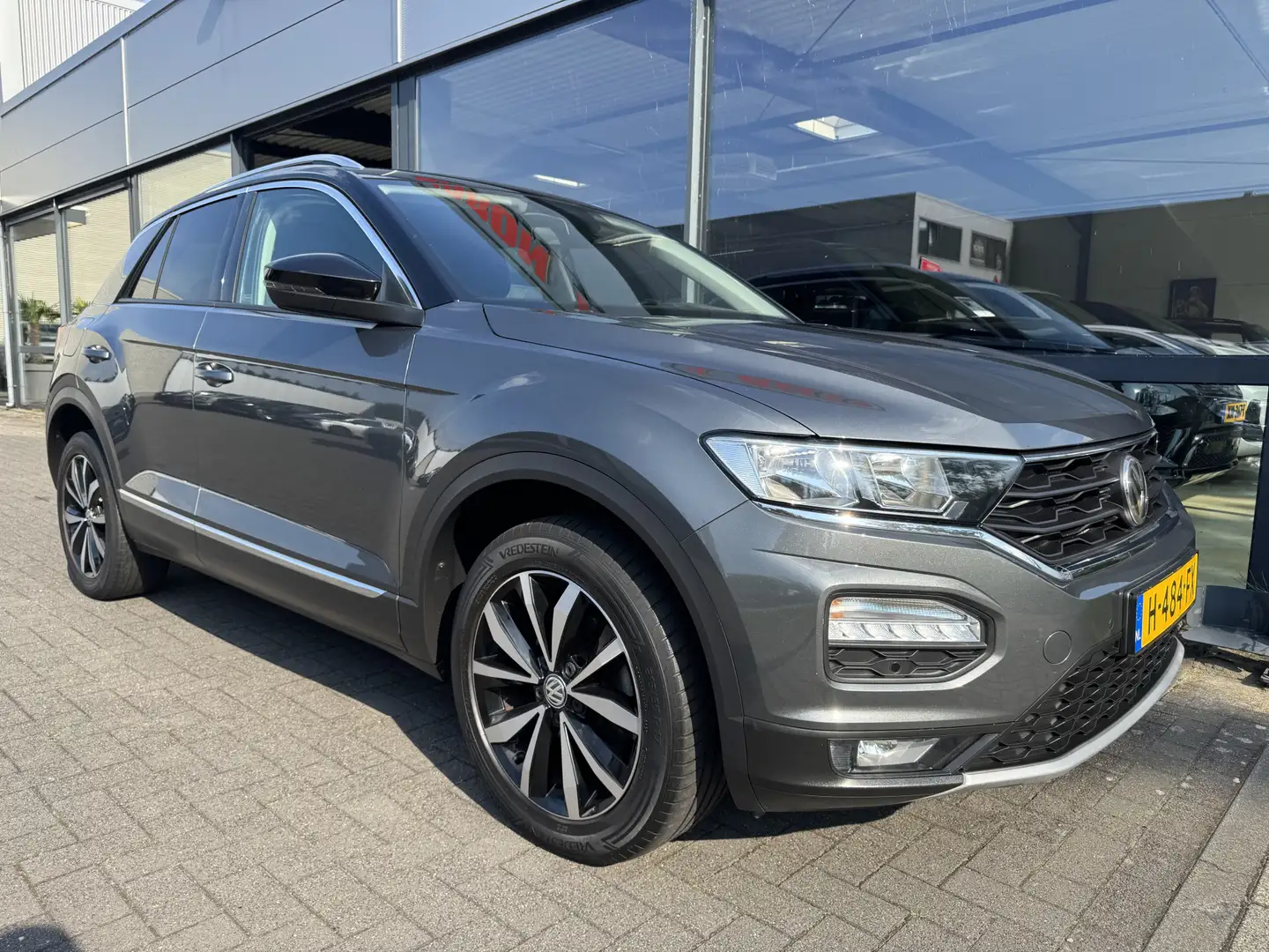 Volkswagen T-Roc 1.0 TSI Style Grijs - 2