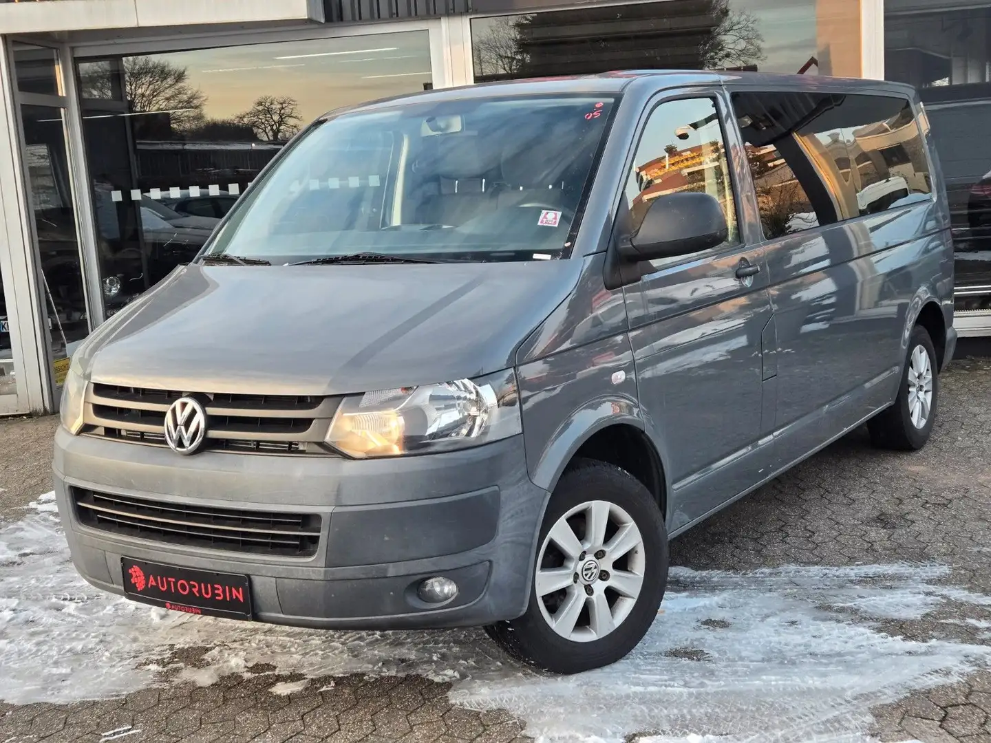 Volkswagen T5 Kombi LANG 9-SITZER/PDC/CARAVELLE Grau - 2