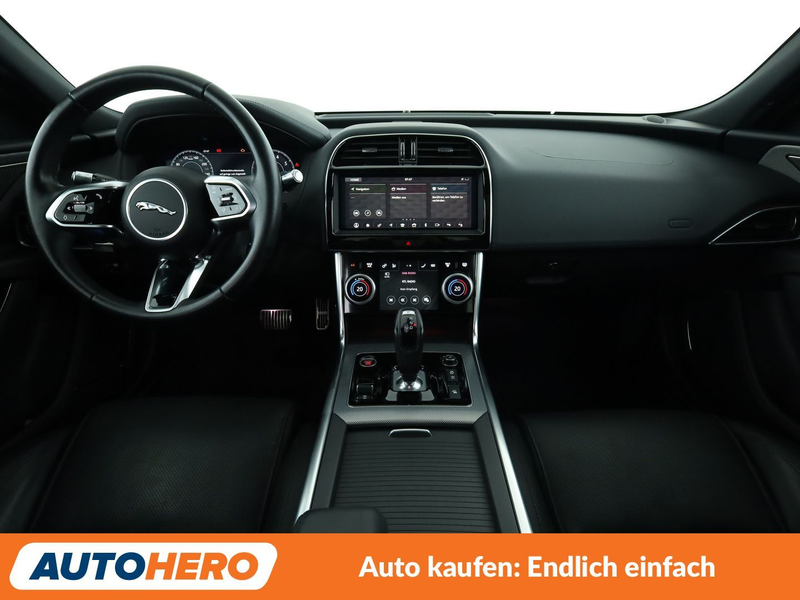 Jaguar XE 30t HSE AWD Aut.*NAVI*360CAM*LED*ACC*SHZ*PANO* — photo 12
