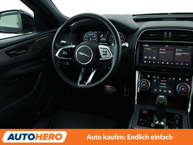 Jaguar XE 30t HSE AWD Aut.*NAVI*360CAM*LED*ACC*SHZ*PANO* — photo 13