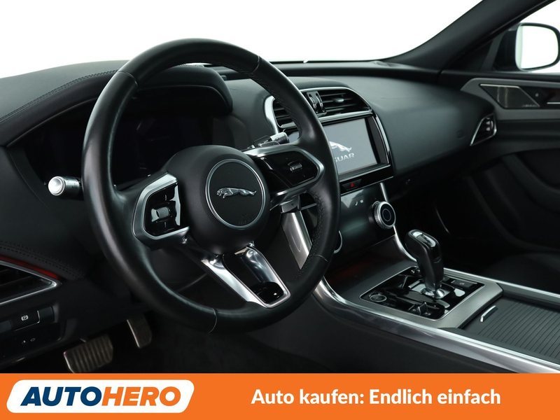 Jaguar XE 30t HSE AWD Aut.*NAVI*360CAM*LED*ACC*SHZ*PANO* — photo 11