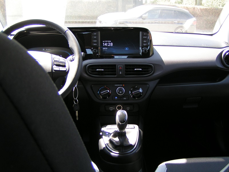 Hyundai i10 — photo 8