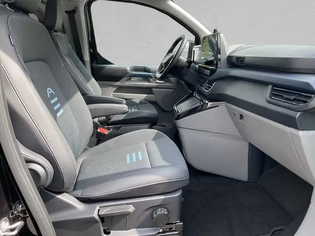 Ford Tourneo Custom view 3