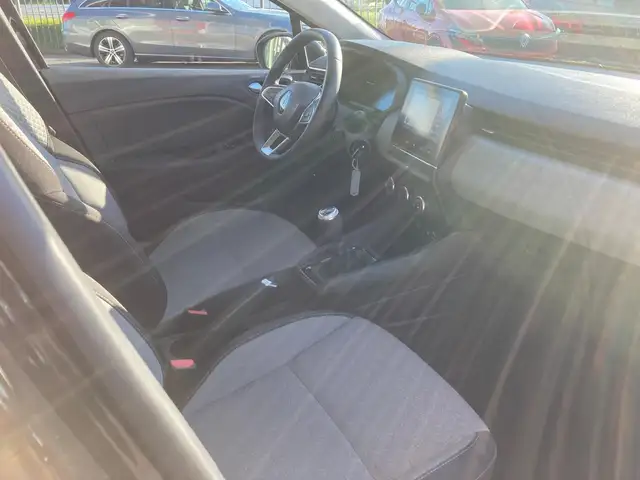 Renault Clio view 9