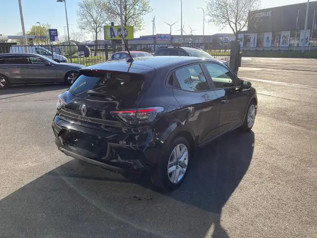 Renault Clio view 8