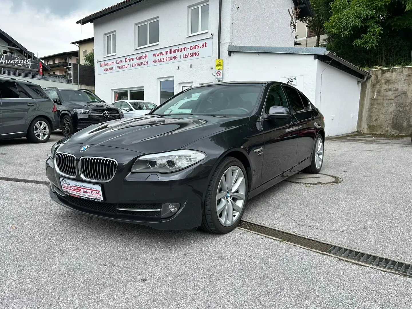 BMW 525 xDrive Österreich-Paket Aut. FIX 6,274% Grau - 1