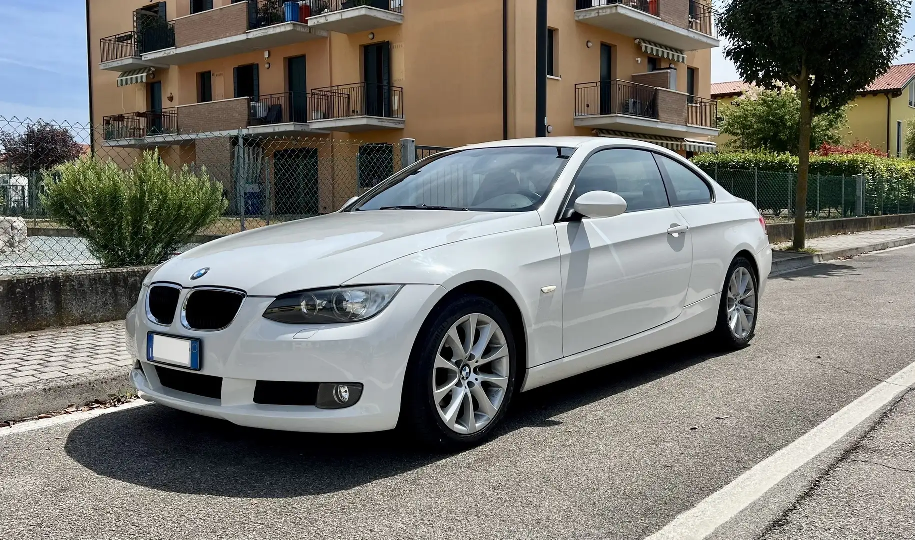BMW 320 320i Coupe Attiva Bianco - 1