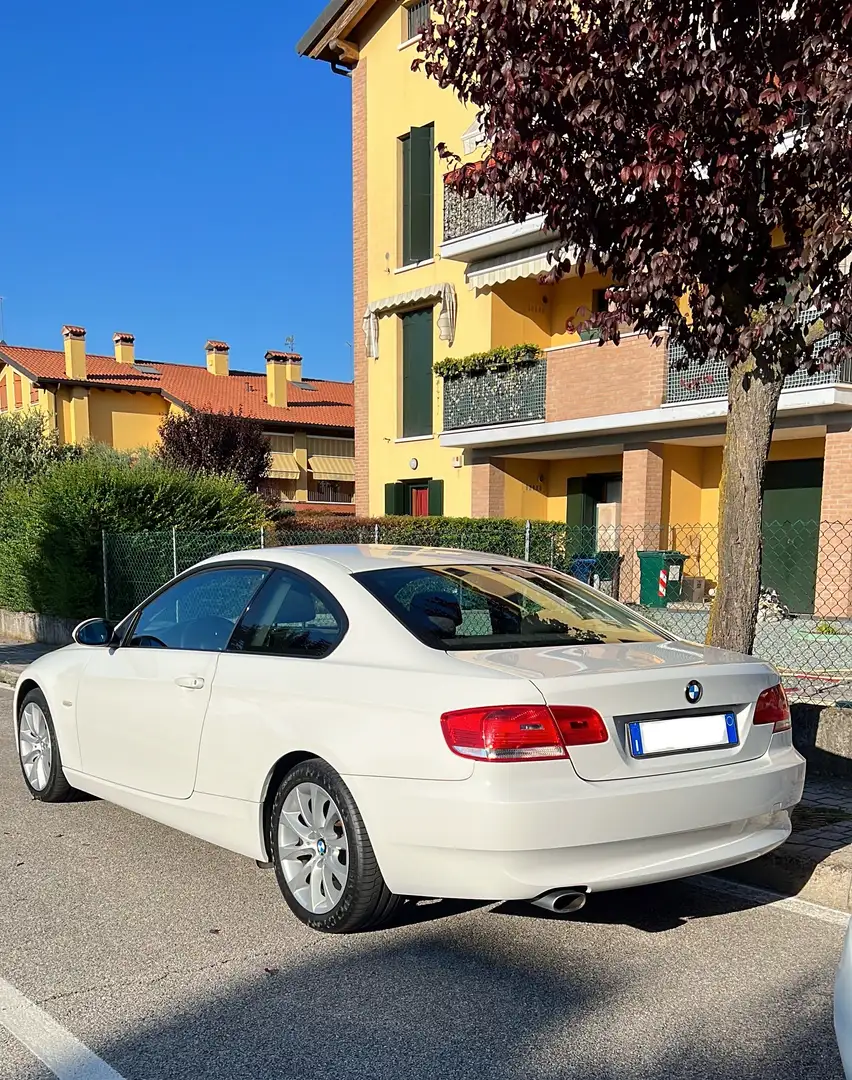 BMW 320 320i Coupe Attiva Bianco - 2