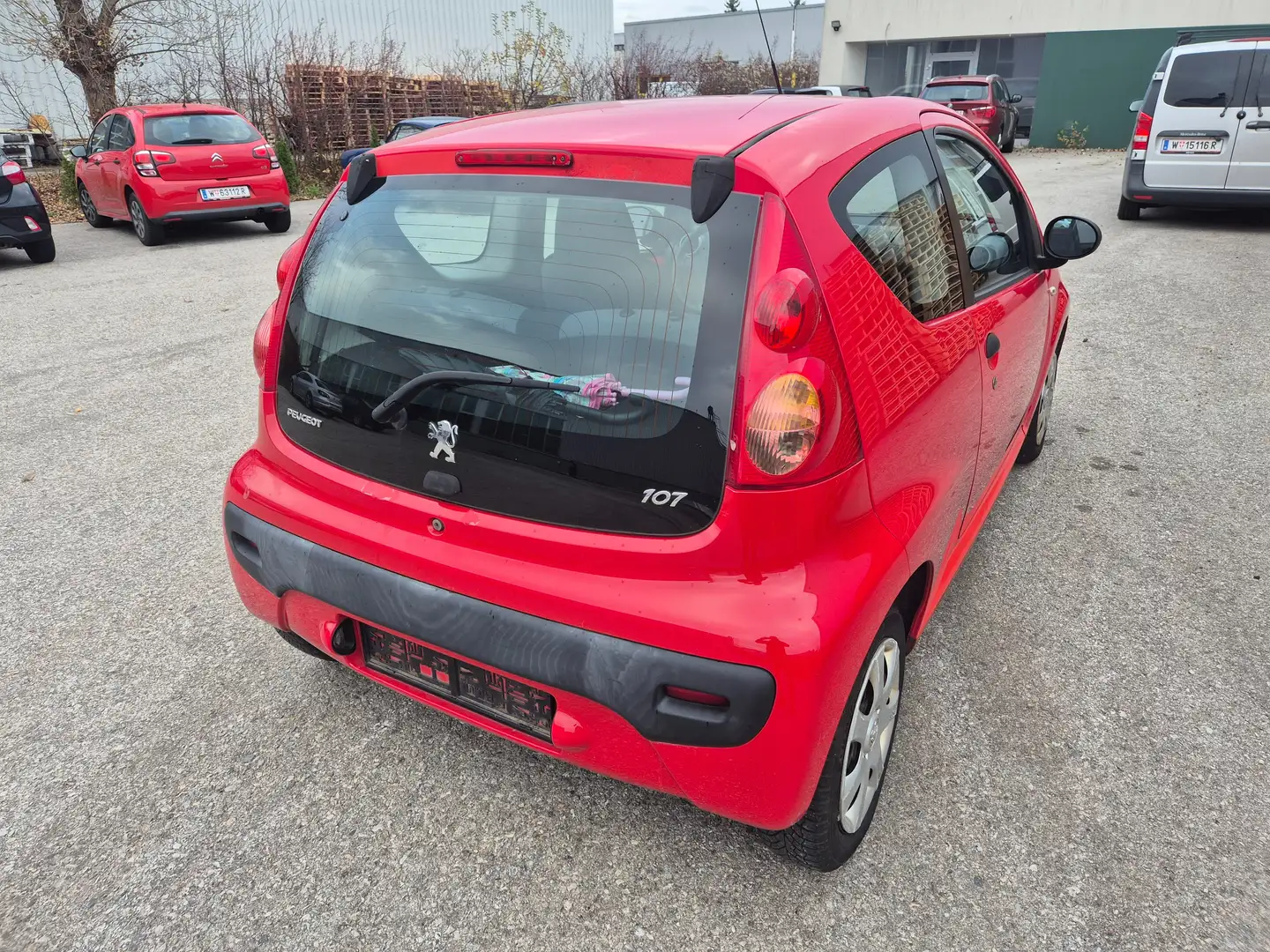 Peugeot 107 107 Junior 1,0 12V Junior Rot - 1