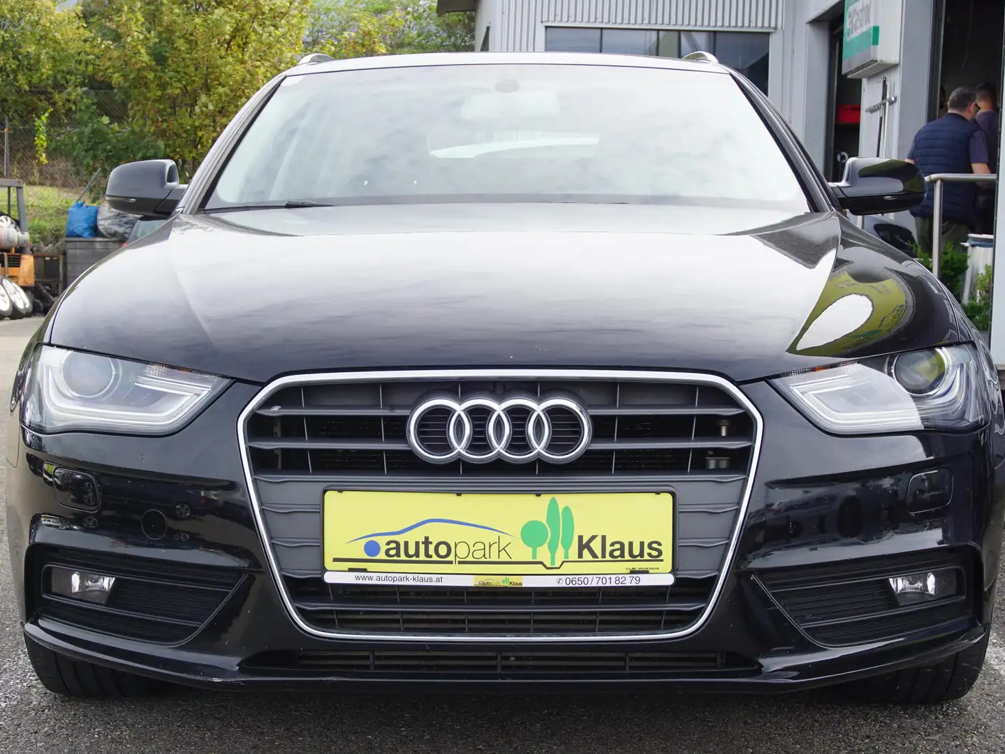 Audi A4 Attraction Schwarz - 2