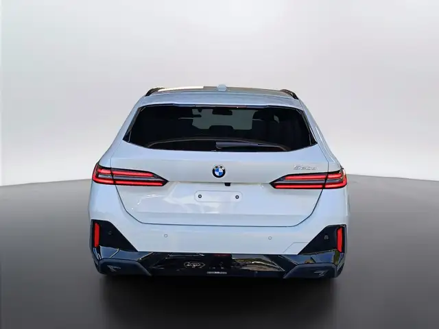 BMW 5 Series view 5
