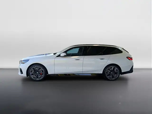 BMW 5 Series view 6