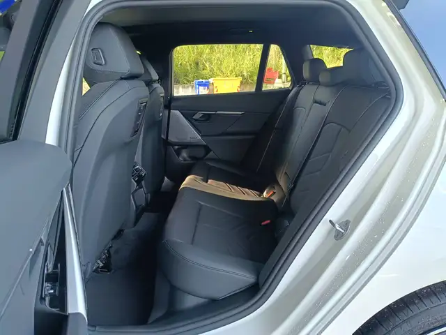 BMW 5 Series view 9