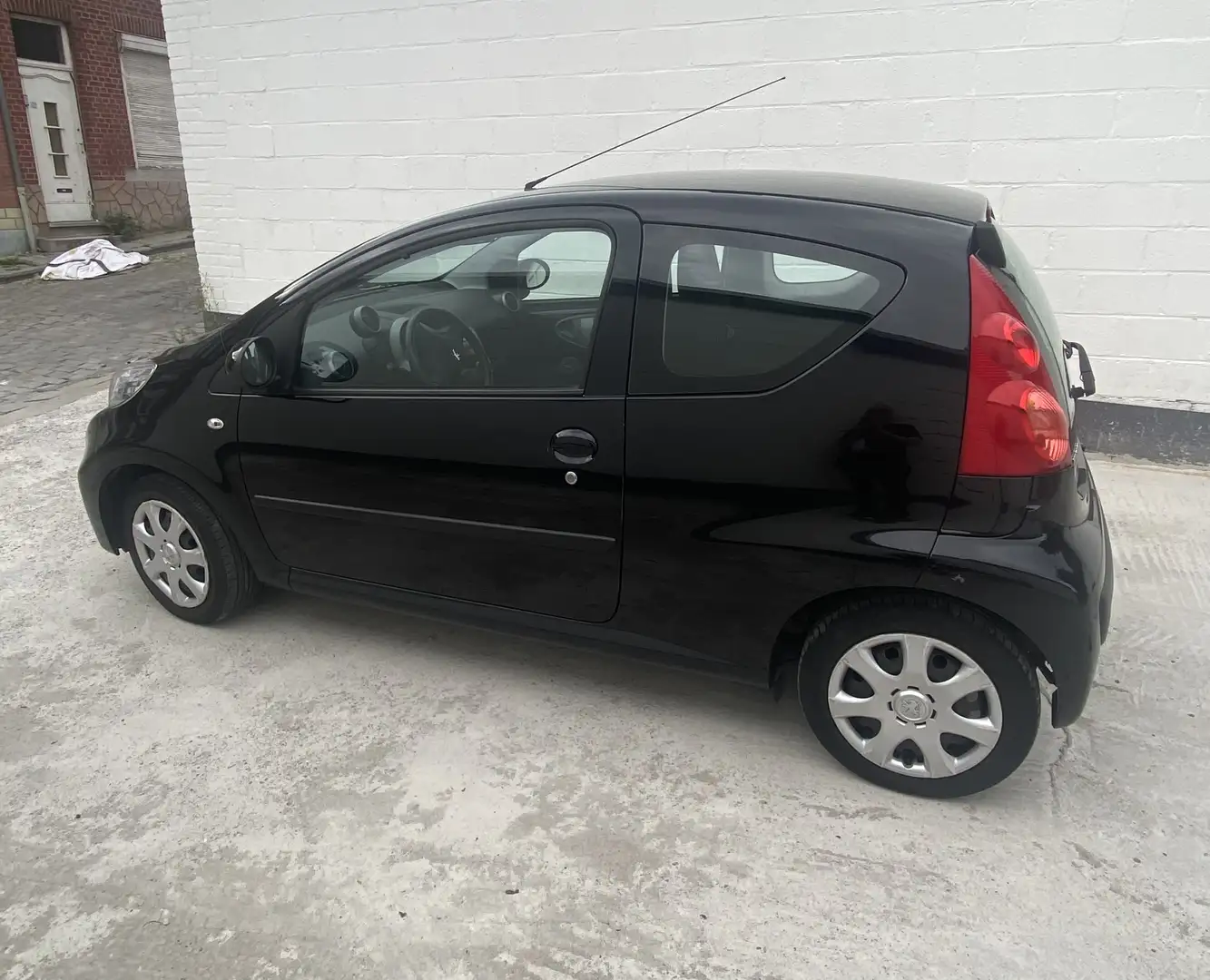 Peugeot 107 107 1.0i Trendy Zwart - 2