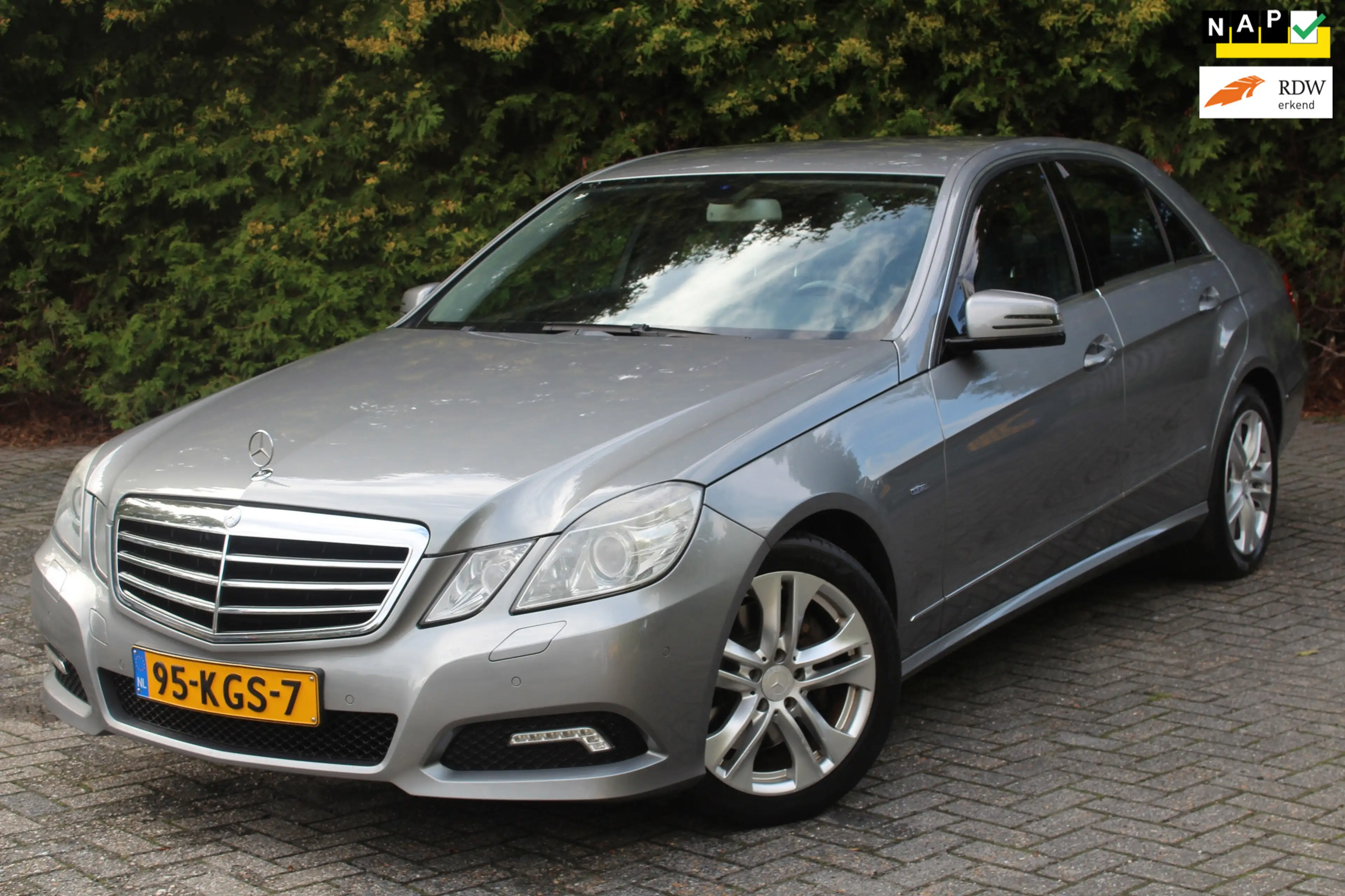 Mercedes-Benz E 250 CGI Avantgarde 204PK Automaat | Navigatie | Parkee