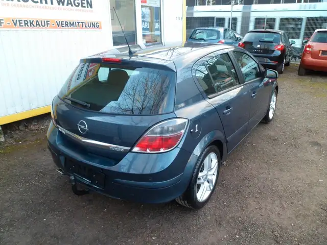 Opel Astra view 8
