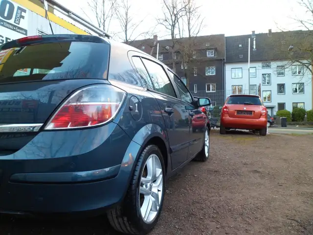Opel Astra view 6