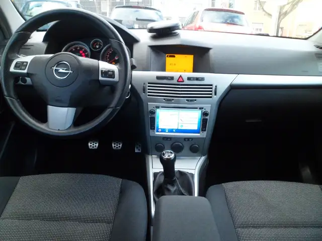 Opel Astra view 13