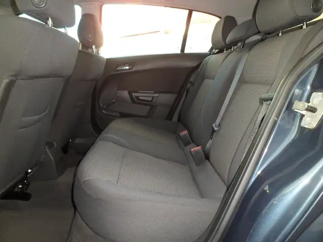 Opel Astra view 10