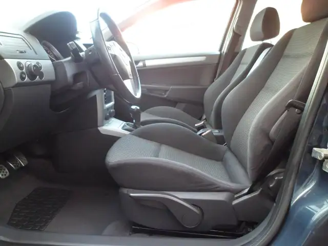 Opel Astra view 9