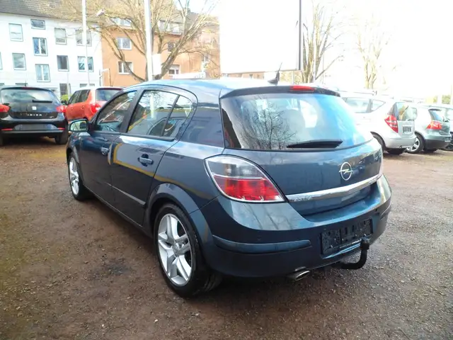 Opel Astra view 7