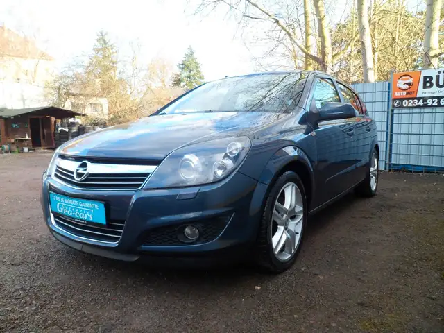 Opel Astra view 2