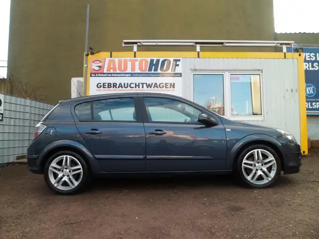 Opel Astra view 5
