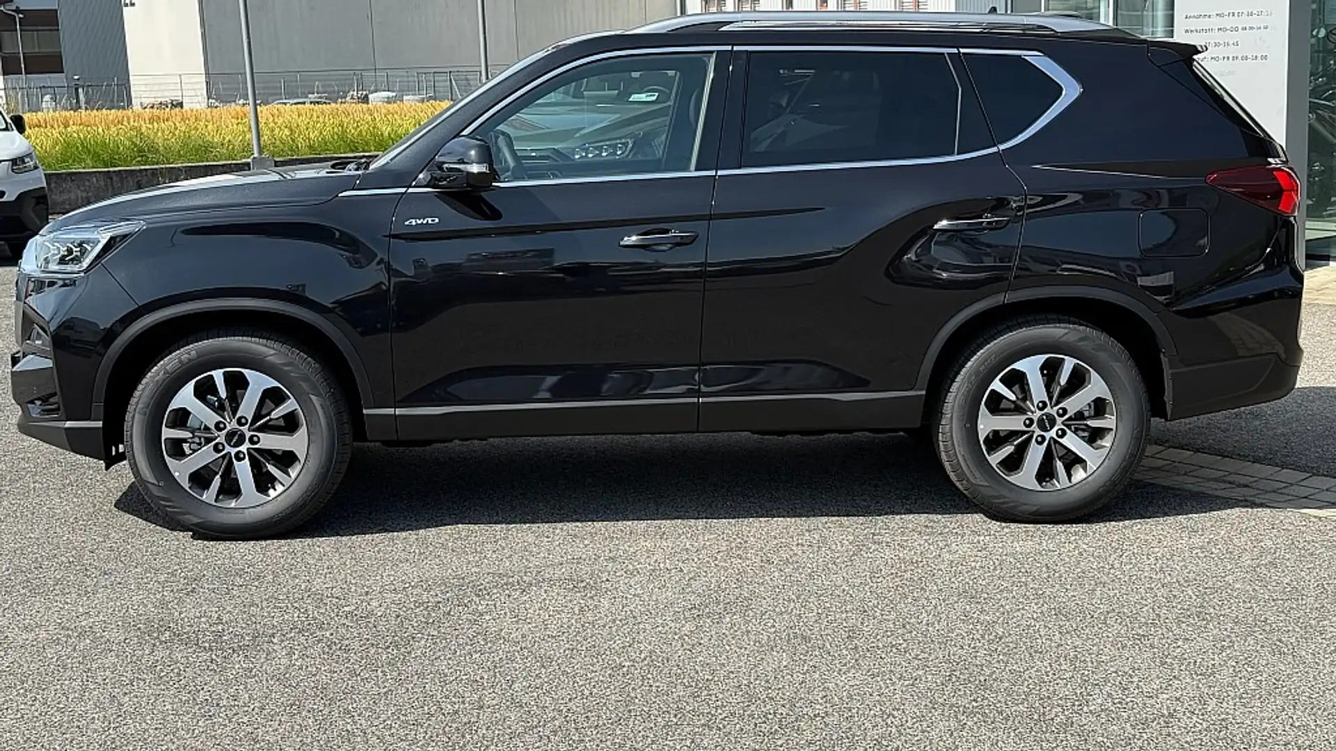 KGM Rexton 2,2 e-XDI 4WD Clever Aut. Zwart - 2