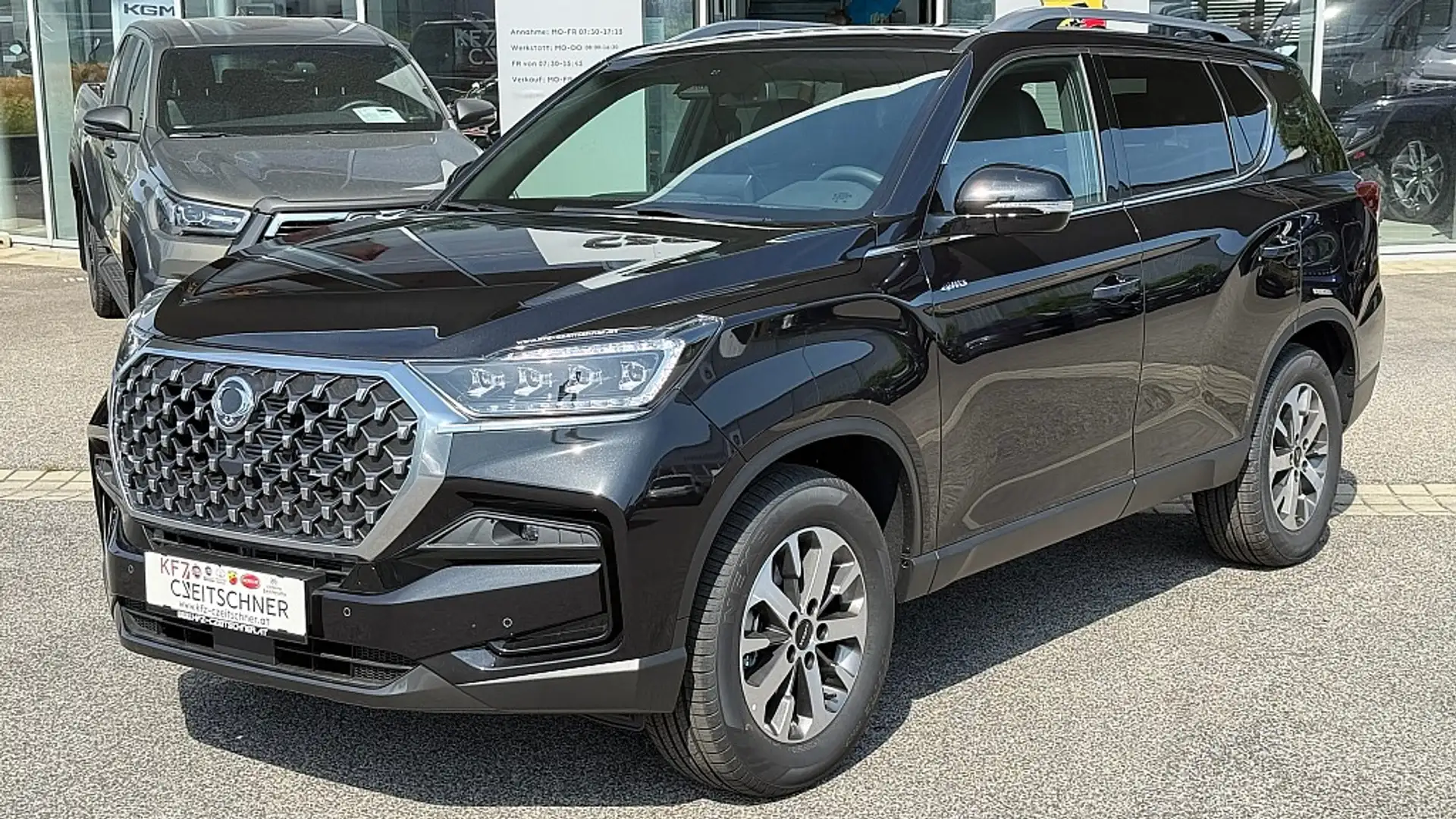 KGM Rexton 2,2 e-XDI 4WD Clever Aut. Zwart - 1