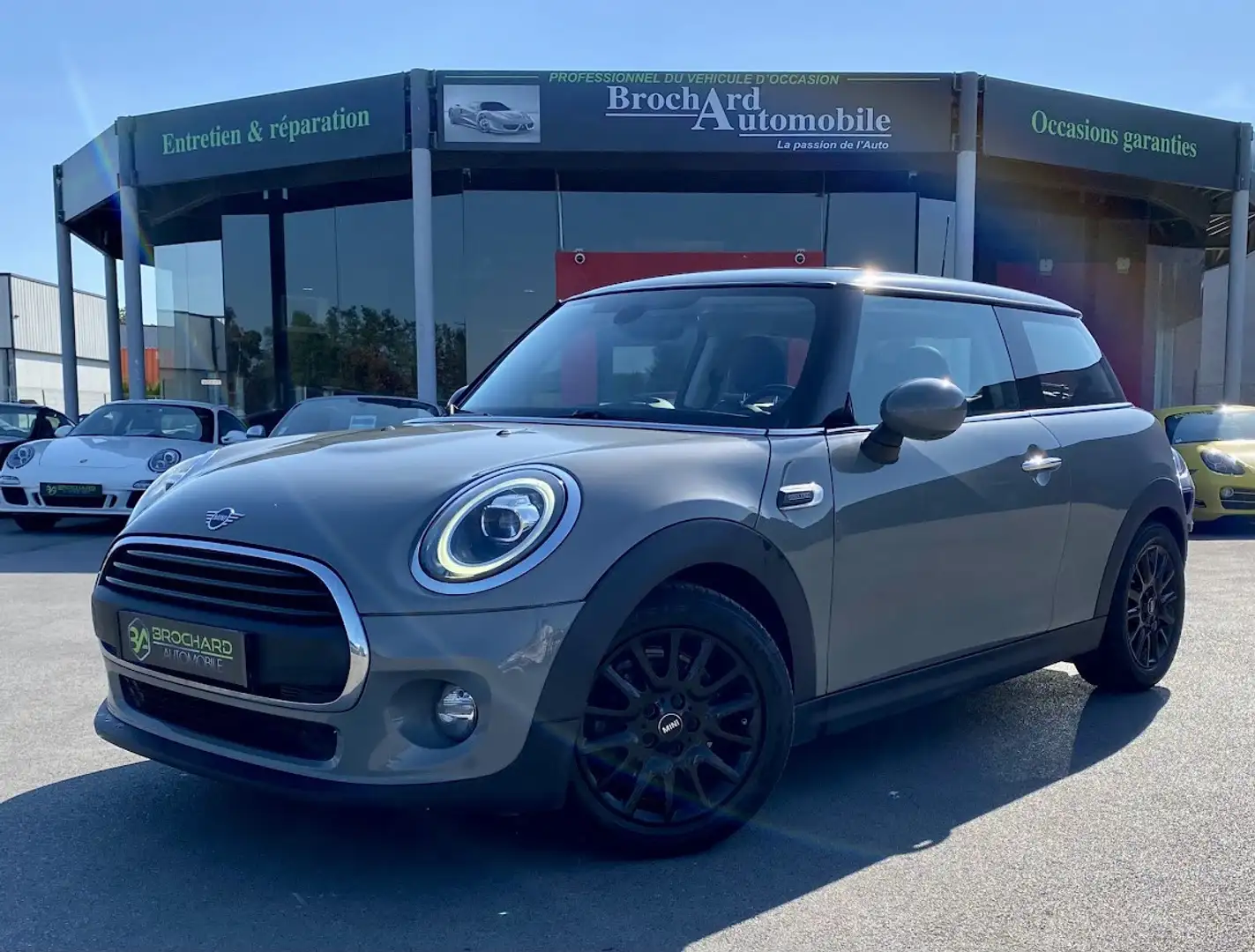 MINI Cooper One / 1.5l 102 CH BVM 6 / Grau - 1