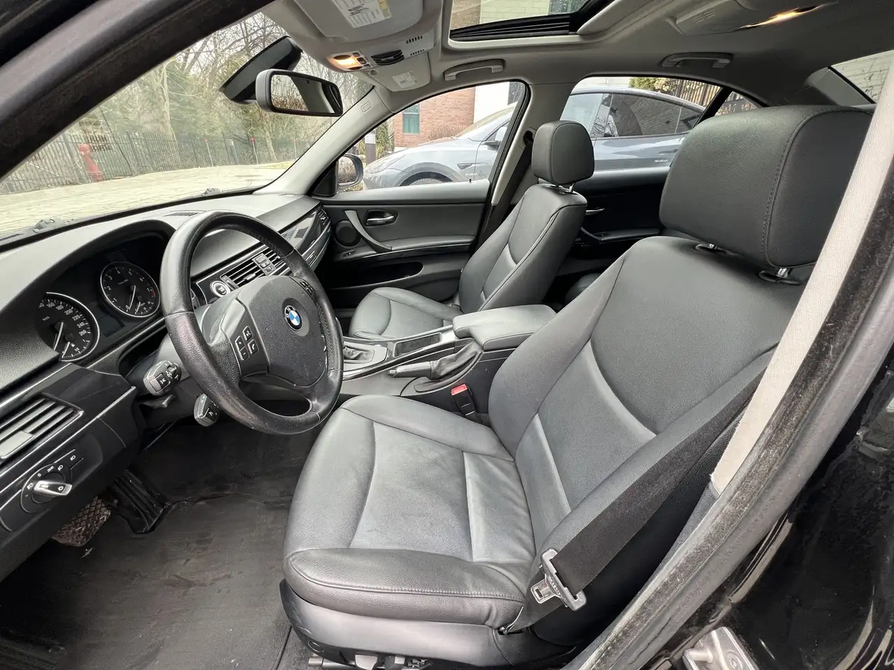 BMW 3 Series снимка BMW 3 Series