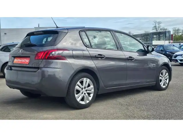Peugeot 308 view 3