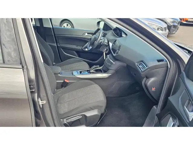 Peugeot 308 view 13