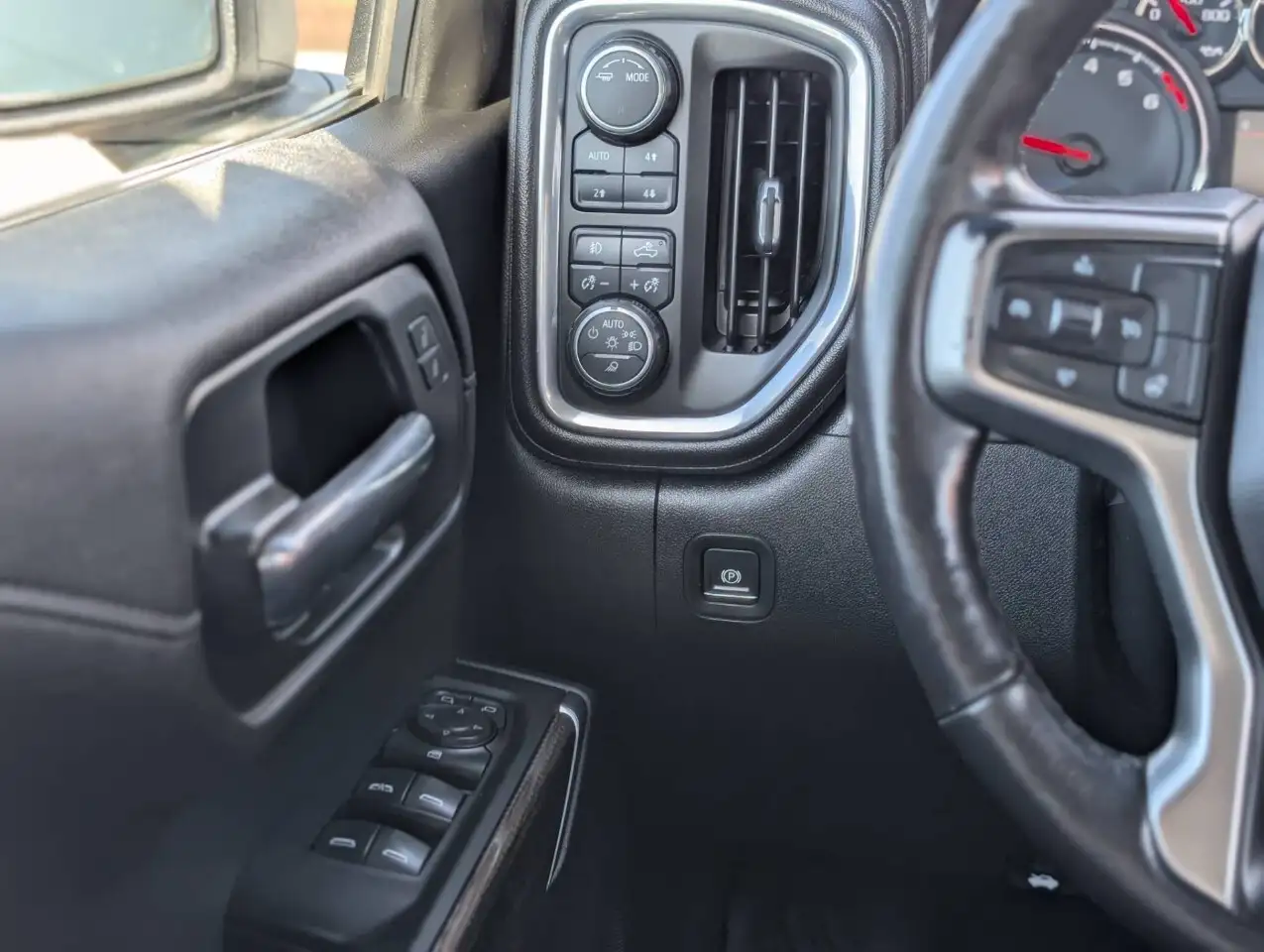 Chevrolet Silverado 1500 снимка Chevrolet Silverado 1500