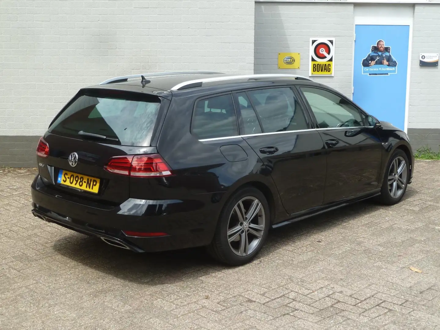 Volkswagen Golf Variant 1.5 TSI Highline Business R|Camera|Adaptive-Cruise Zwart - 2