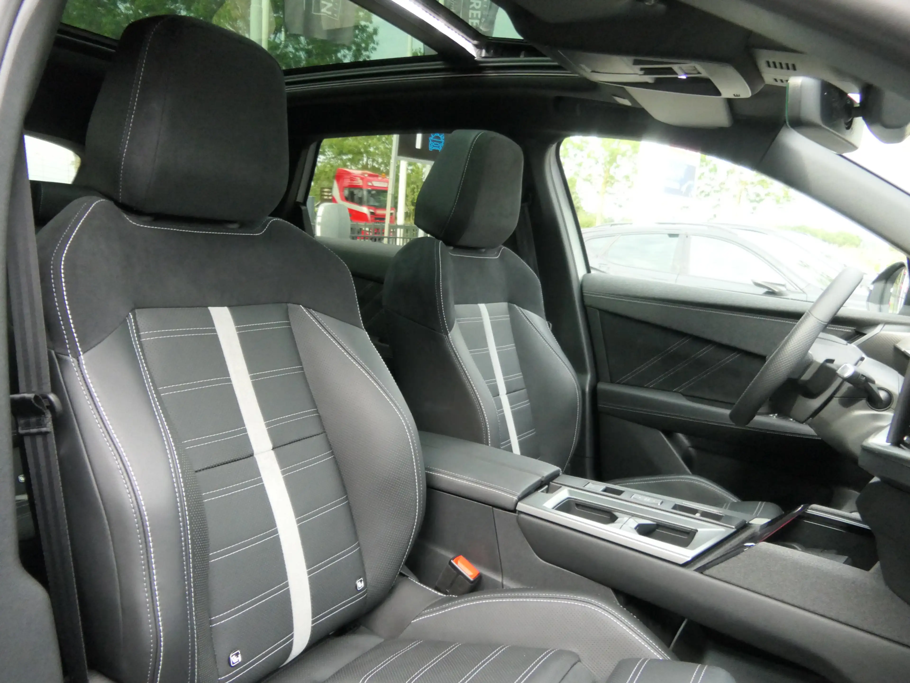 Opel Grandland Electric Ultimate AWD 73 kWh | Premium leder | War — photo 17